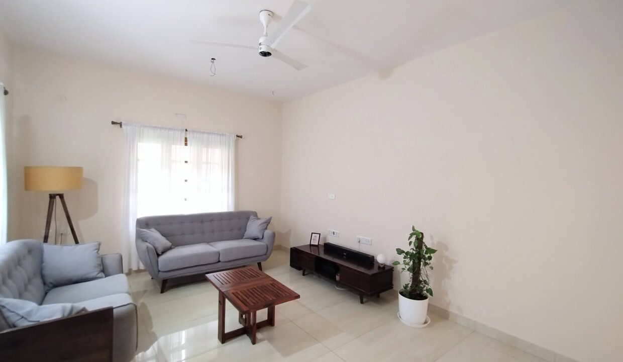 12 First Floor-Living Room-03