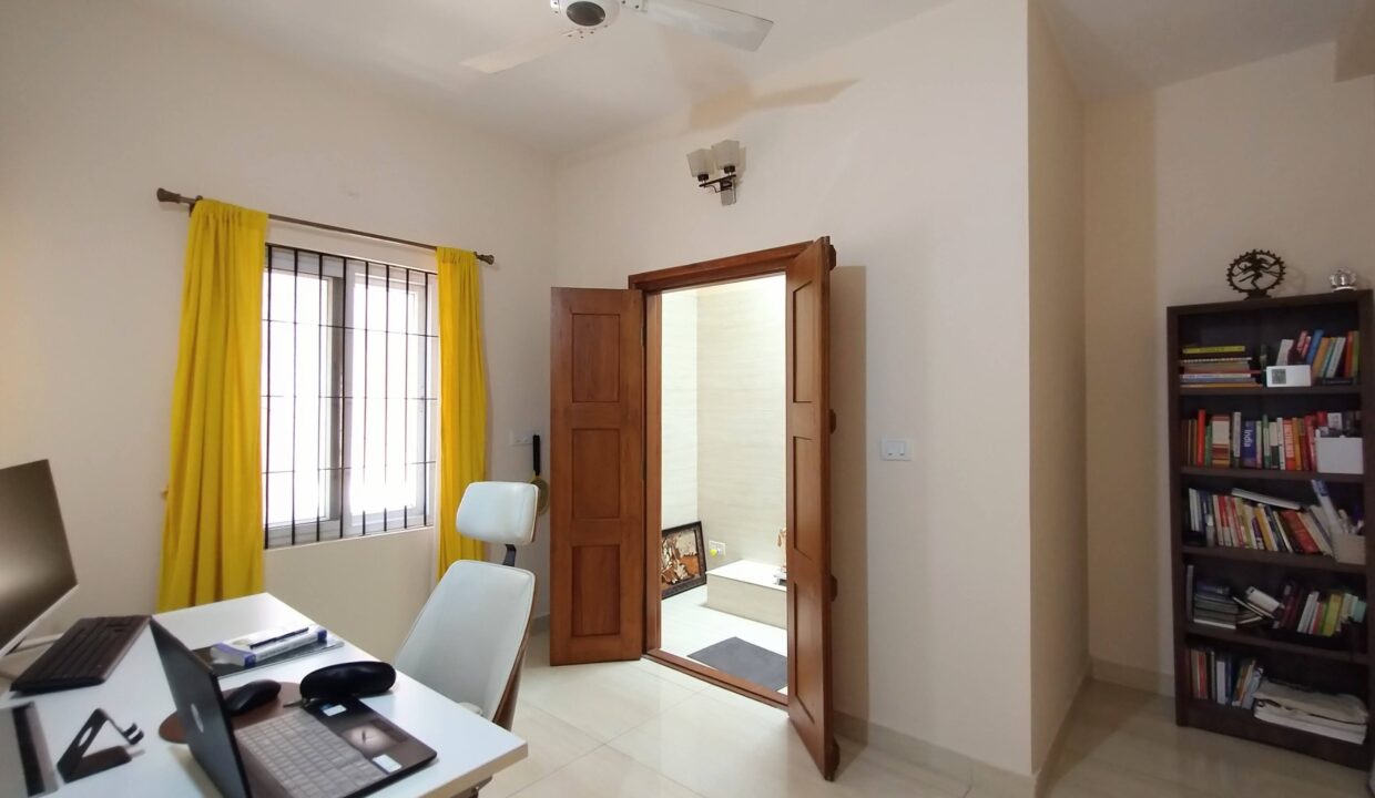 25 First Floor-Bedroom4-01