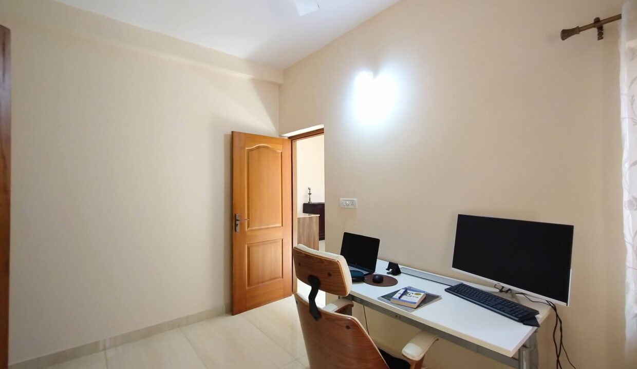 26 First Floor-Bedroom4-02