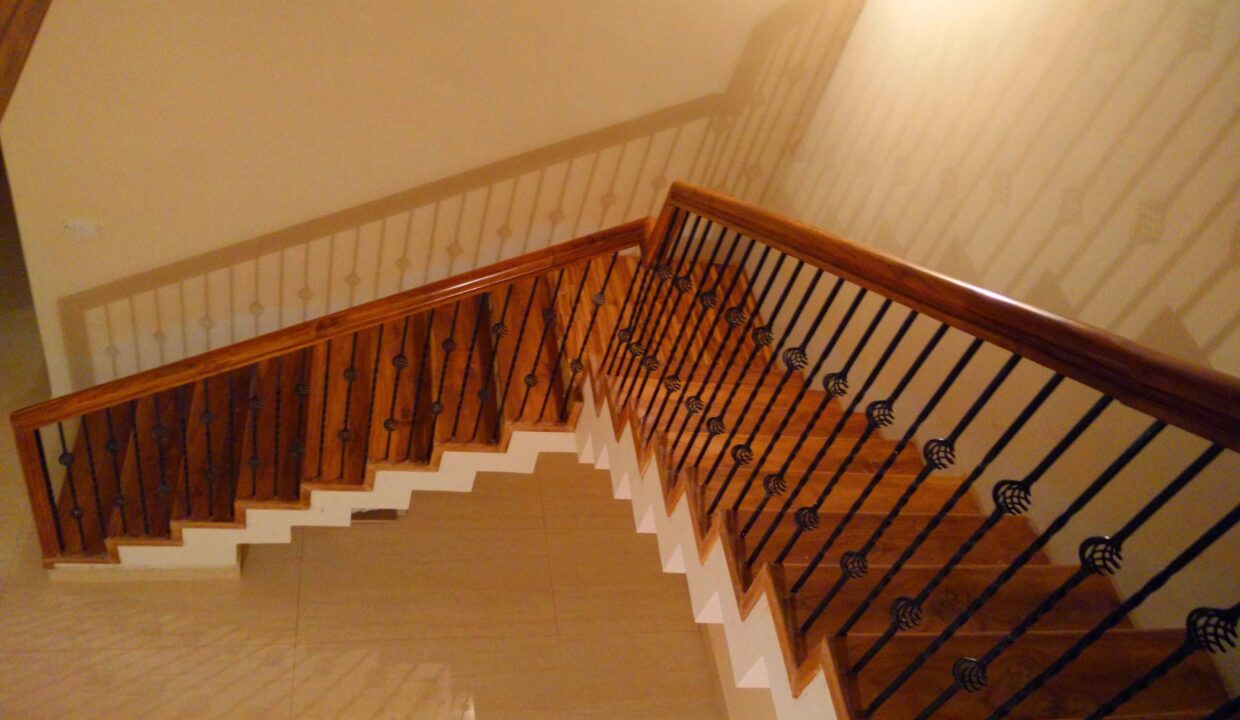 29 First floor - Staircase-01