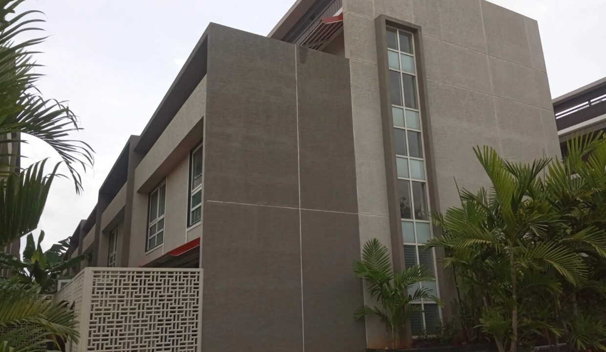 WhatsApp Image 2025-09-19 at 12.27.29 PM