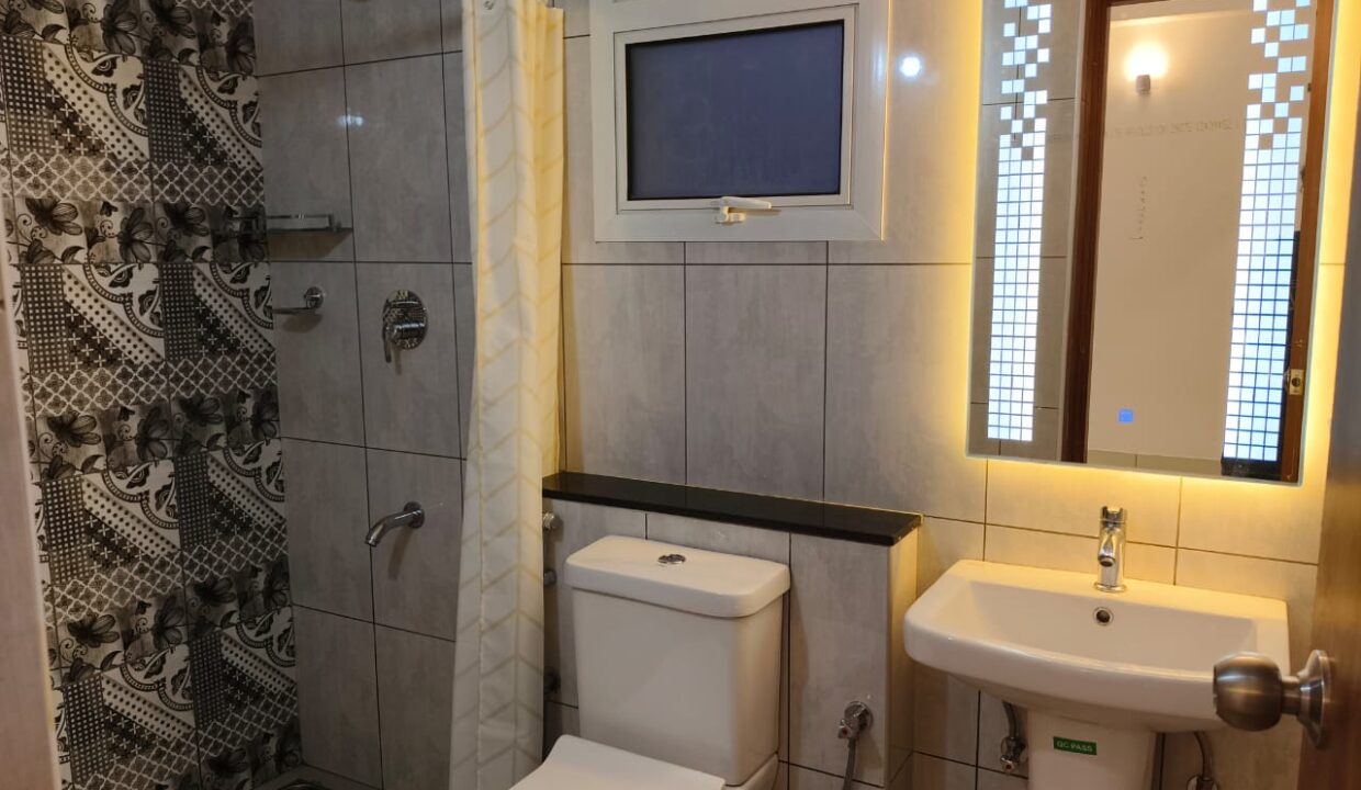 WhatsApp Image 2025-11-07 at 1.40.01 PM (2)