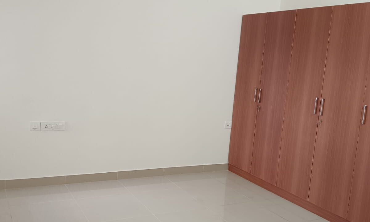 WhatsApp Image 2025-11-08 at 1.19.02 PM (1)