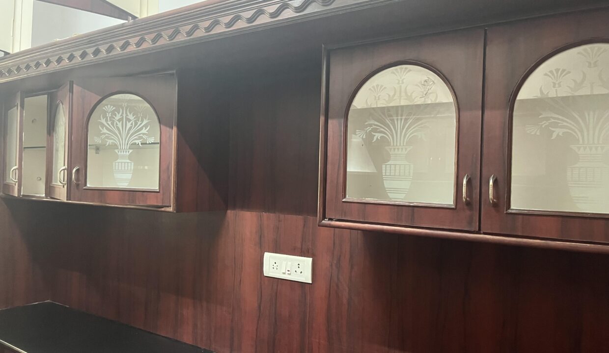 677501239O-1766330645829