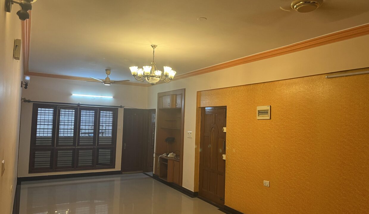 677501315O-1766330630102